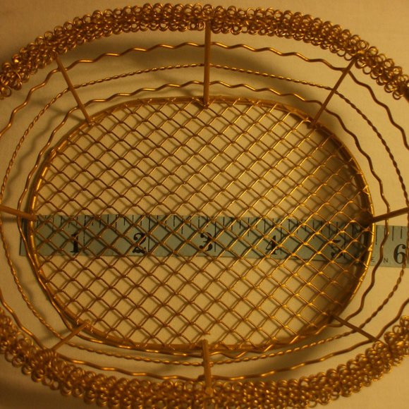 Golden oval metal basket - Picture 3 of 9